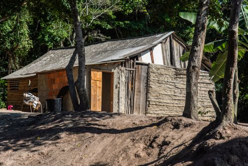 Casa na Aldeia Mata Verde Bonita ou Tekoa Ka'Aguy Ovy Porã da etnia Guarani Mbya