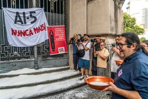 Manifestação AI-5 Nunca Mais - performance Muitas Mãos Tornam O Peso Mais Leve / Mutirão da Resistência e