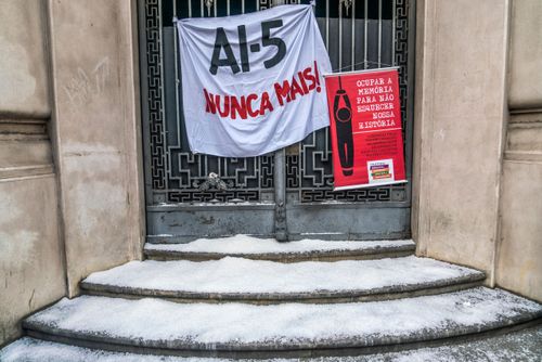 Manifestação AI-5 Nunca Mais - performance Muitas Mãos Tornam O Peso Mais Leve / Mutirão da Resistência e