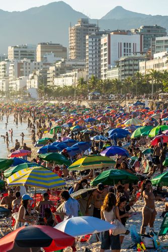 Banhistas na Praia do Arpoador