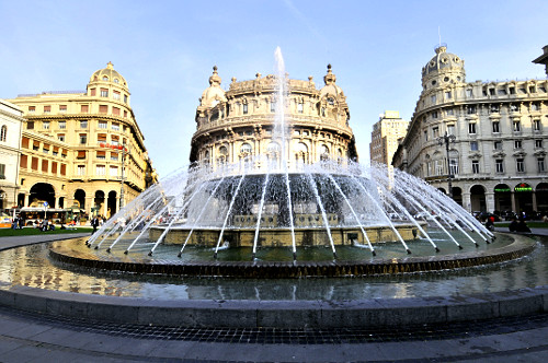 Fonte na Piazza di Ferrari no centro da cidade de Gênova - região da Ligúria - província de Gênova - edif
