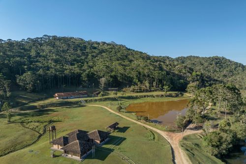 Vista de drone da sede do Parque Estadual da Serra do Mar - Núcleo Cunha