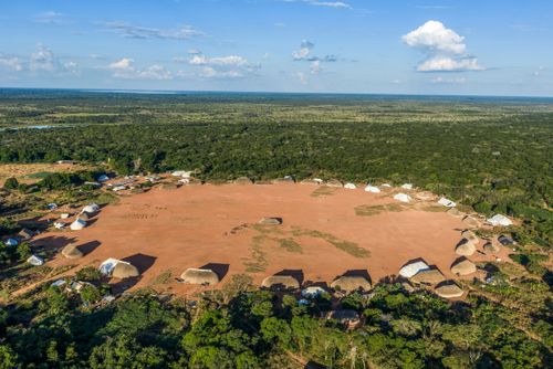Vista de drone da Aldeia Ipatsé da etnia Kuikuro - Parque Indígena do Xingu