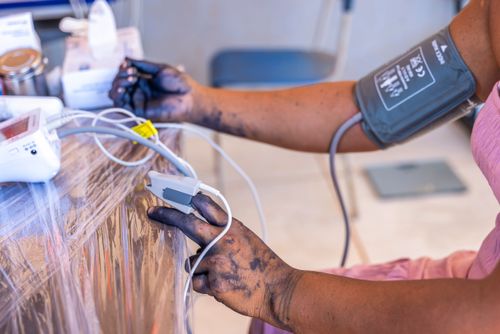 Oxímetro : medição da oxigenação do sangue e esfigmomanômetro : medição pressão arterial - Aldeia Ipa