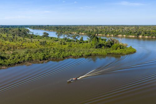 Médicos da ONG Xingu+Catu navegando pelo Rio Culuene - Parque Indígena do Xingu