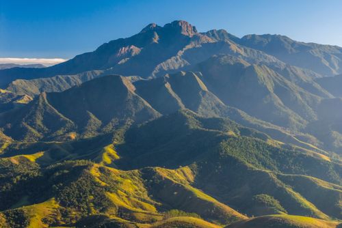 Vista de drone do Pico dos Marins inserido na APA Área de Proteção Ambiental da Serra da Mantiqueira