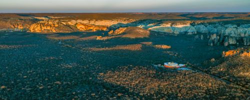 Vista panorâmica de drone do Museu da Natureza - projeto de Elizabete Buco - Parque Nacional da Serra da Capi