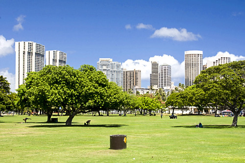 Dia de verão no parque da praia Ala Moana - ilha de Oahu - Havaí - 