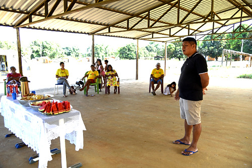 Reunião de anciãos e alunos indígenas da etnia Xerente da UMA Universidade da Maturidade - polo Aldeia Salt