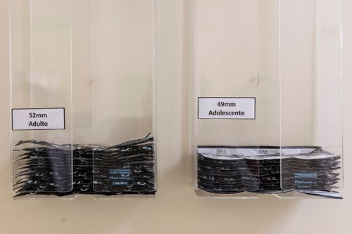 Distribuição da gratuita de camisinhas para adultos e adolescentes em Unidade Básica de Saúde