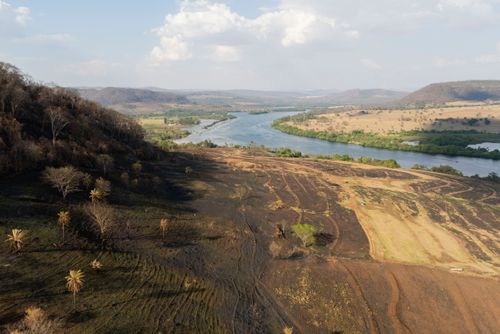 Rio Grande divisa natural entre os estados de Minas Gerais à esquerda e São Paulo à direita