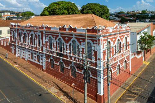 Sede do Grupo Espírita Esperança e Caridade instalada no antigo prédio de instituição de ensino