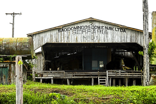 Antiga serraria desativada pelo Ibama na margem do Rio Parauaú - Vila Intel - Ilha do Marajó