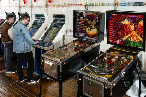 Máquinas de fliperamas e pinball na 22ª edição do Festival Londrina Matsuri - festa da cultura e arte japo