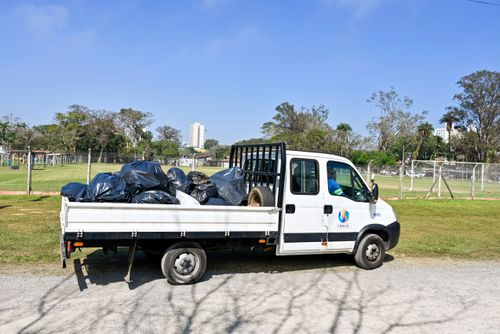 Transporte do lixo coletado no Parque Municipal Roberto Burle Marx ou Parque da Cidade - bairro Santana