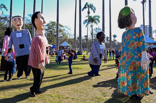 Bonecões do Pirô Piraquara se apresentando no Festival de Cultura Tradicional Paulista - Revelando São Paul
