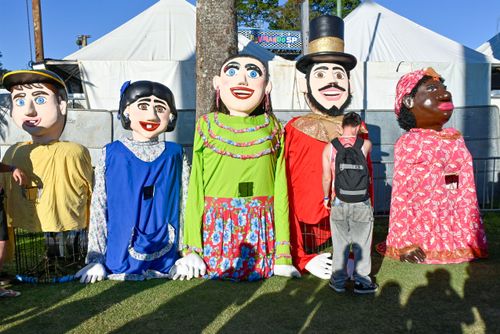 Bonecões do Pirô Piraquara se apresentando no Festival de Cultura Tradicional Paulista - Revelando São Paul