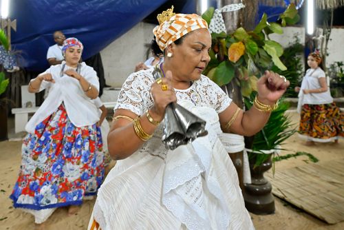 Filha de Santo em cerimônia de candomblé na Festa de Oxalá no Centro Cultural Ogúm 7 Espadas