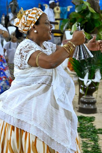 Filha de Santo em cerimônia de candomblé na Festa de Oxalá no Centro Cultural Ogúm 7 Espadas