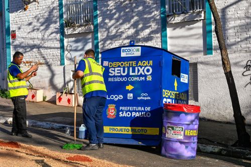 Container para descarte comum e tambor para recicláveis na 100ª edição da Festa Nossa Senhora Achiropita -