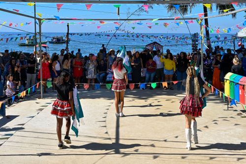 Apresentação na festa junina da Escola Municipal Agostinho Ferreira Mattos na Praia da Catita na ilha de Jag