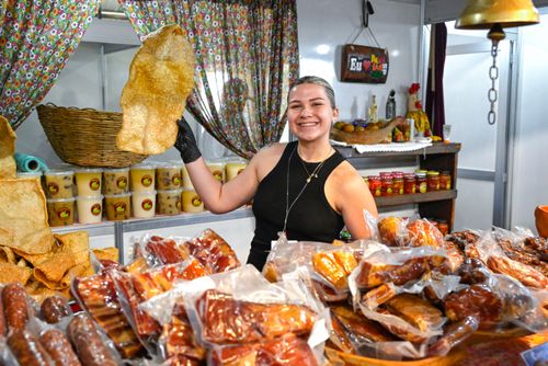 Cultura Caipira - venda de pururuca em stand da cidade Tarumã no Revelando SP