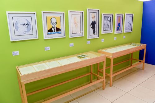 Caricaturas , fotografias e documentos de Drummond em exposição na FCCDA Fundação Cultural Carlos Drummond