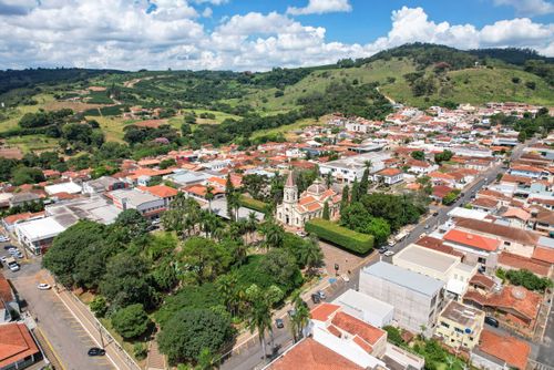 Vista de drone da Paróquia São Sebastião - praça São Sebastião - centro da cidade - Serra da Mantiqueira