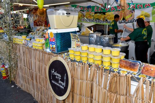 Banca de alimentos à base de milho à venda no Festival Gastronômico Itinerante Sabores da Terra no Parque B