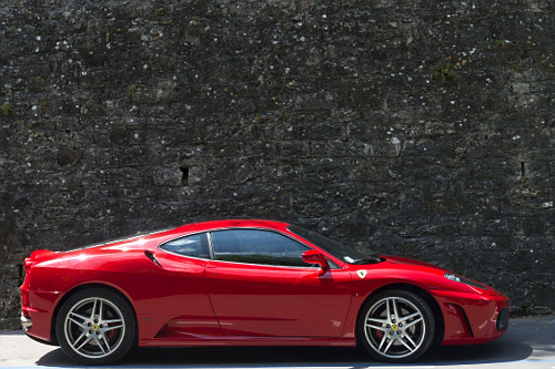 Ferrari vermelha