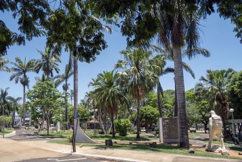 Monumento do Peregrino do Caminho da Fé na Praça da Matriz